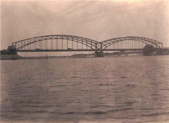 В сети показали, как выглядел первый "Мост поцелуев" в Киеве, и рассказали его историю. Архивные фото