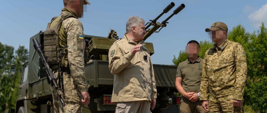Вони прикривають небо: авіаційна бригада ЗСУ отримала від Порошенка вантажівки для зеніток