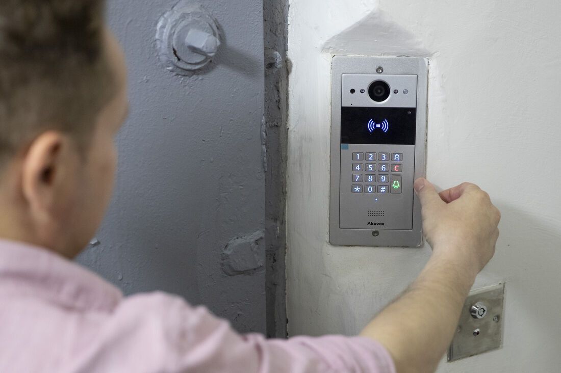 Кличко показал укрытие в Киеве, где начали тестировать систему автоматизированного доступа. Фото и видео