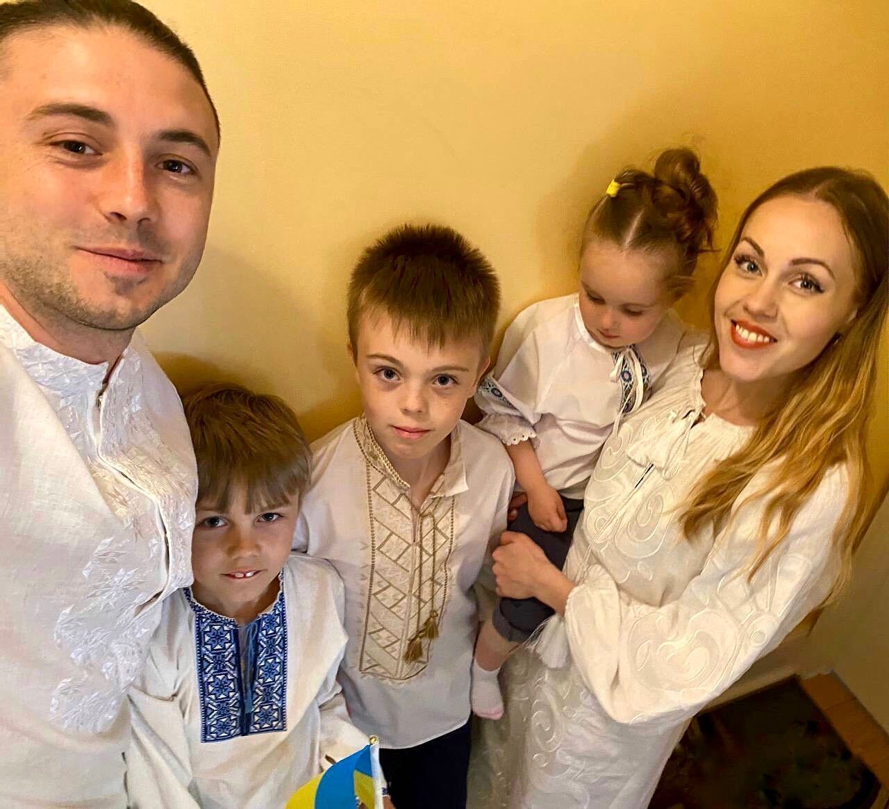 "Ви не усвідомлюєте, що ваші діти незахищені": Альоша виправдалася за переїзд і звернулася до батьків, які залишилися в Україні