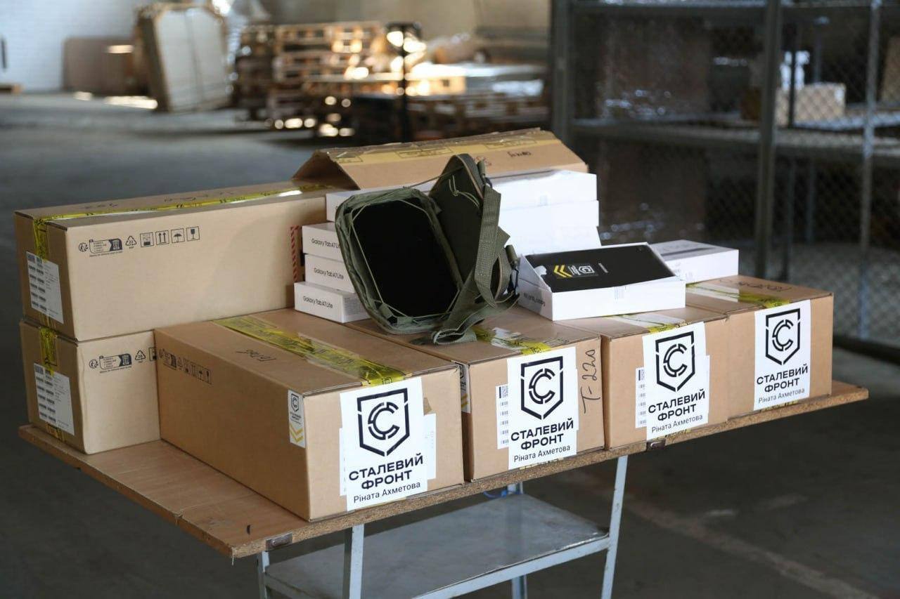 Українські бійці отримають від "Сталевого фронту" 2,5 тис. планшетів, які пришвидшать перемогу