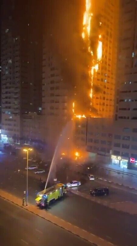 В ОАЭ огонь охватил 36-этажный небоскреб: в сети появились жуткие видео