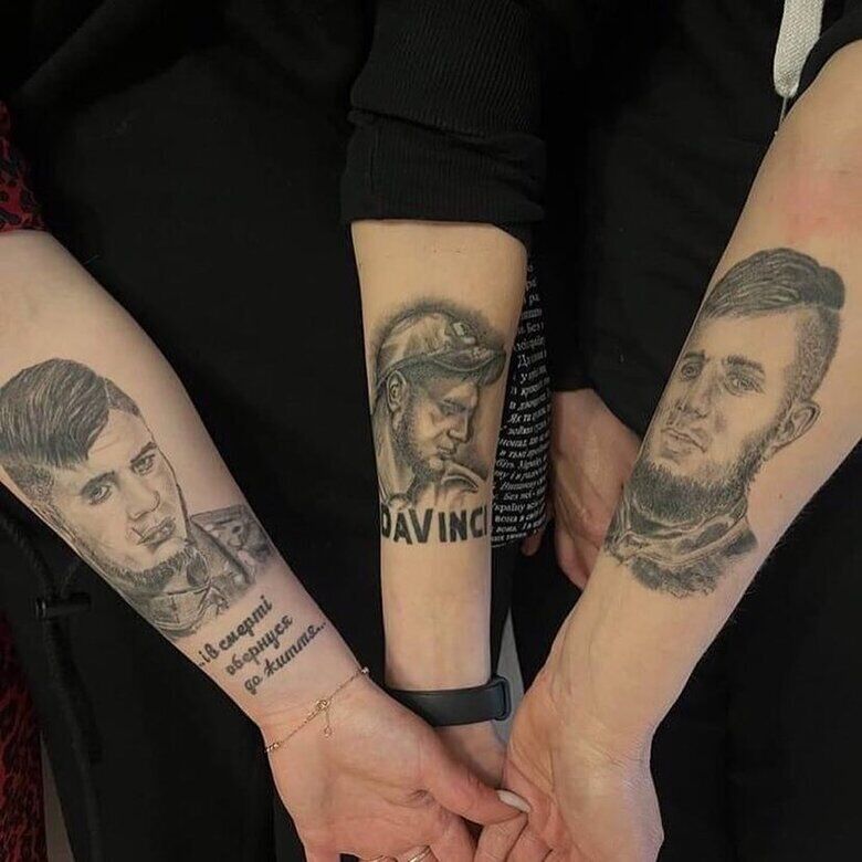 Мати та сестри зробили татуювання на честь Да Вінчі