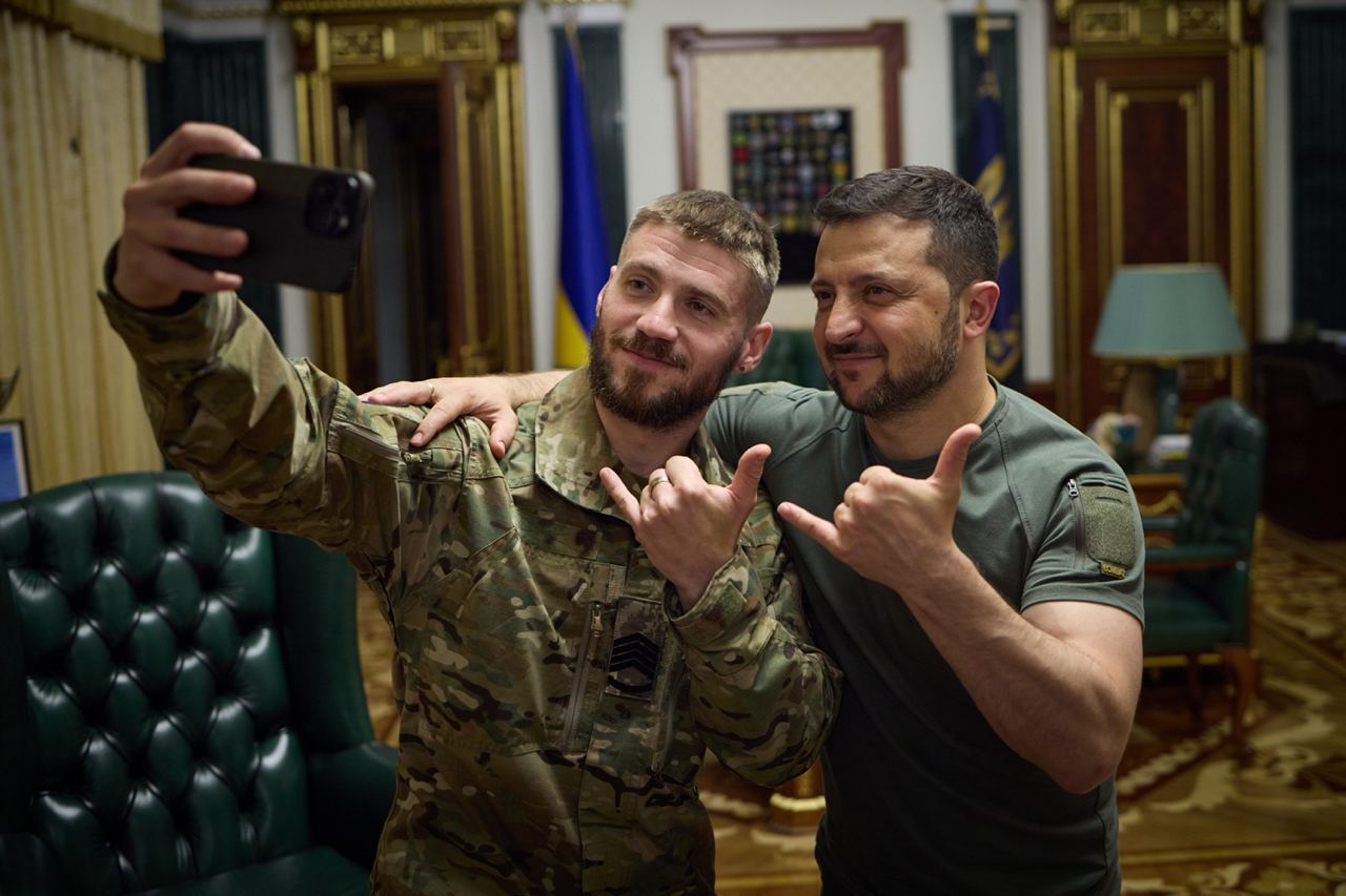 Зеленский встретился с главным сержантом 47-й бригады Маркусом: говорили об изменениях, в которых нуждается украинское войско. Фото