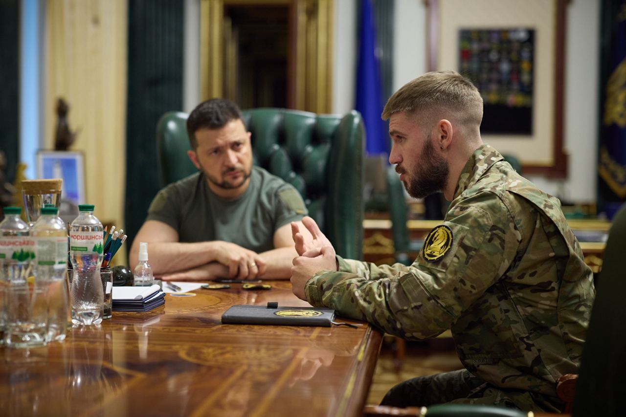 Зеленський зустрівся з головним сержантом 47-ї бригади Маркусом: говорили про зміни, яких потребує українське військо. Фото