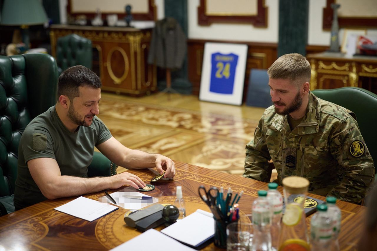 Зеленский встретился с главным сержантом 47-й бригады Маркусом: говорили об изменениях, в которых нуждается украинское войско. Фото