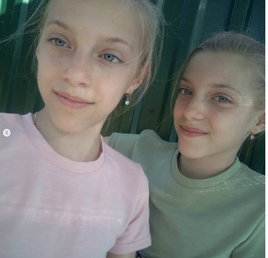 Грали у футбол і ніколи не розлучалися: що відомо про сестер-близнят, яких убила російська ракета в Краматорську