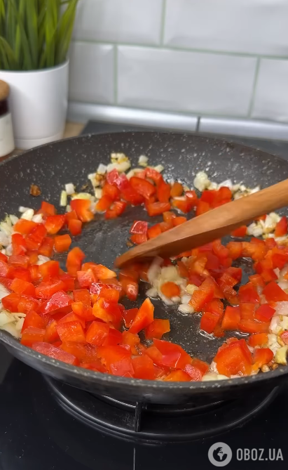 Як смачно приготувати розсипчастий рис з овочами: ділимось технологією