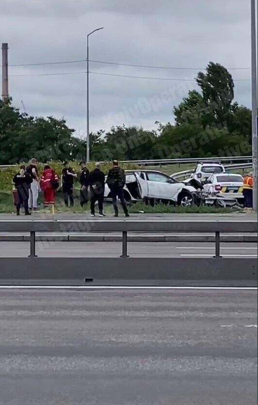 В Киеве на проспекте Бажана произошло серьезное ДТП: есть пострадавшие. Видео