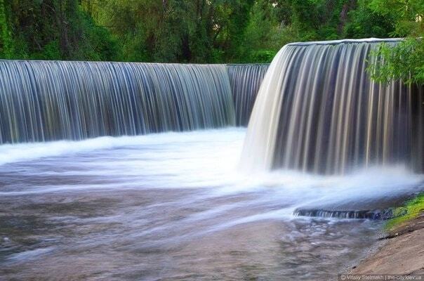 У Києві можна побачити справжній водоспад: де розміщена локація. Фото та відео