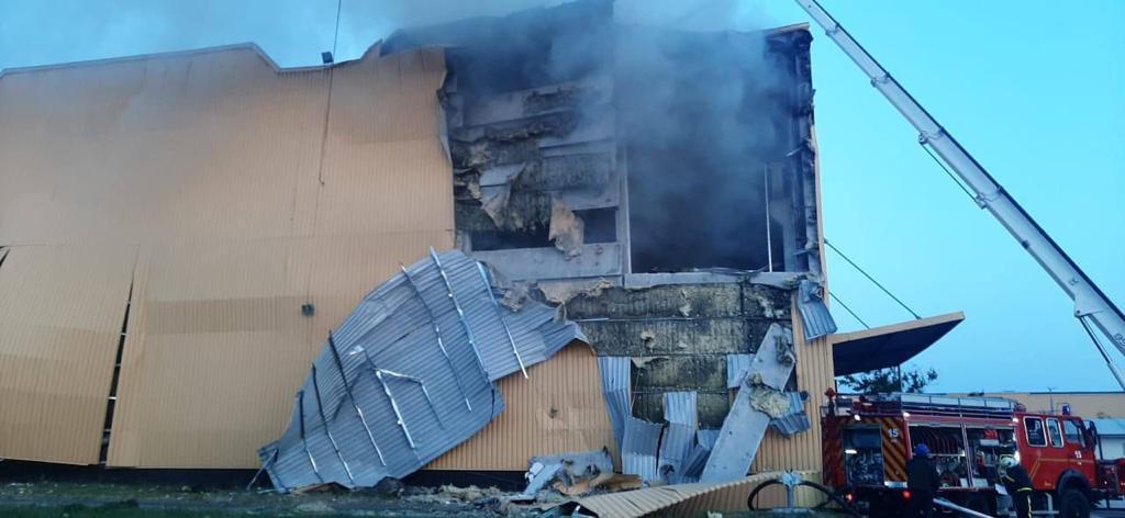 В Киеве саперы в горящем здании обезвредили несдетонировавшую 50-килограммовую боевую часть Shahed. Фото и видео