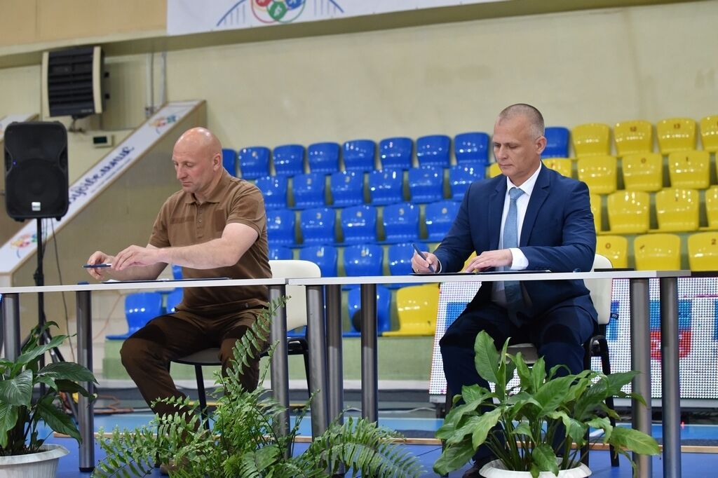 Городской голова Черкасс и почетный президент "Черкасських Мавп" подписали меморандум о сотрудничестве клуба и города