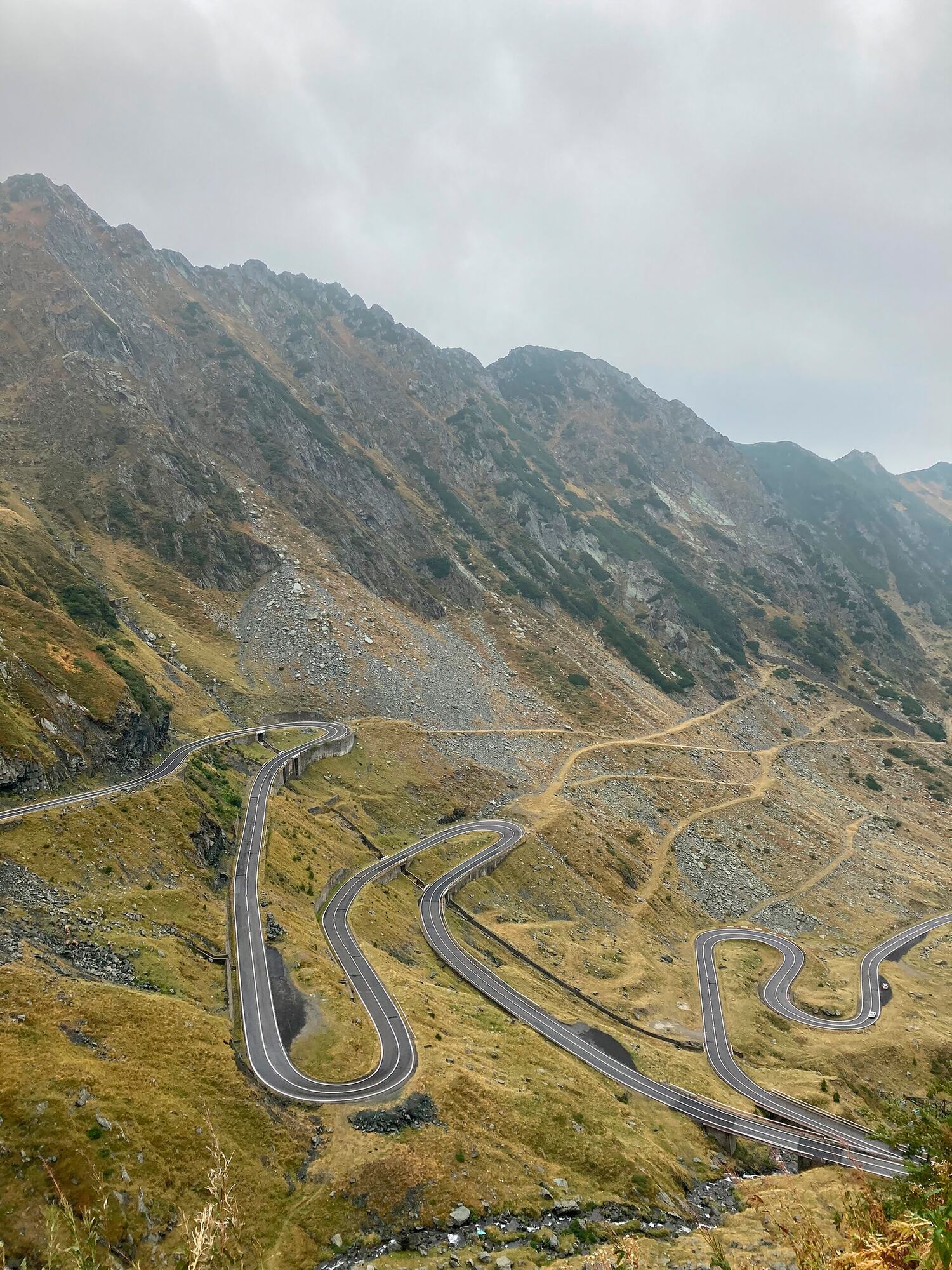 Гірські дороги та тихі узбережжя: топ-5 маршрутів Європи для подорожі автомобілем