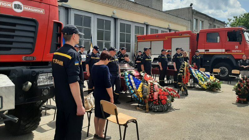 В Харькове простились с курсантами, погибшими от взрыва снаряда: семьи обоих в оккупации. Фото