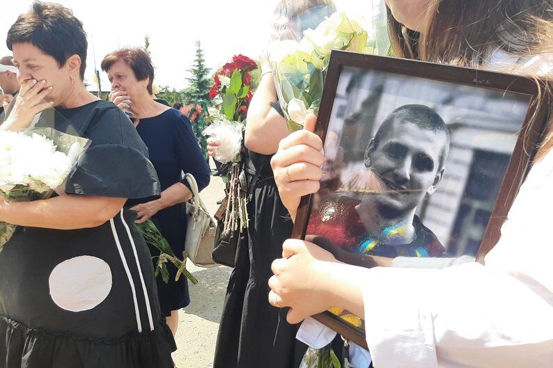 В Харькове простились с курсантами, погибшими от взрыва снаряда: семьи обоих в оккупации. Фото