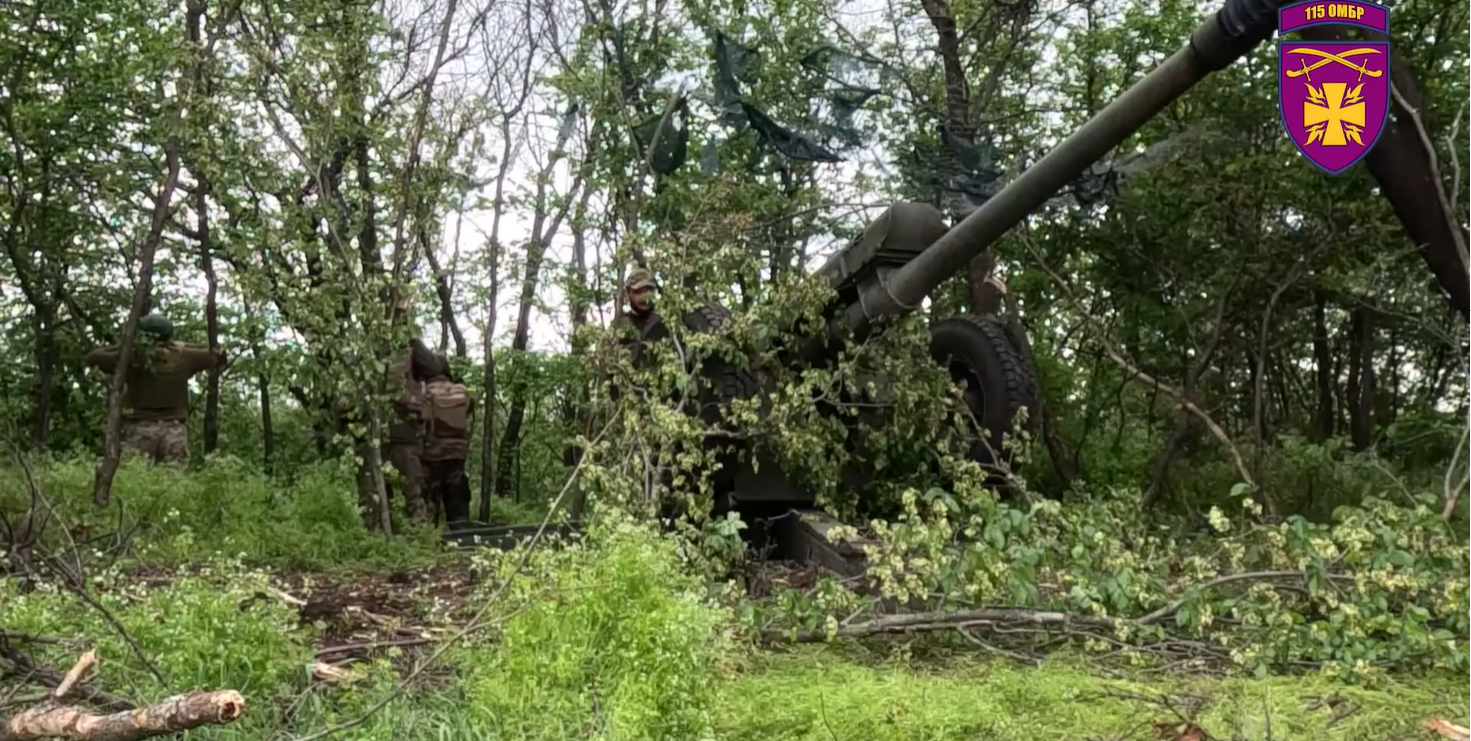Артилеристи показали, як випалюють ворога з українських земель: відео ударів