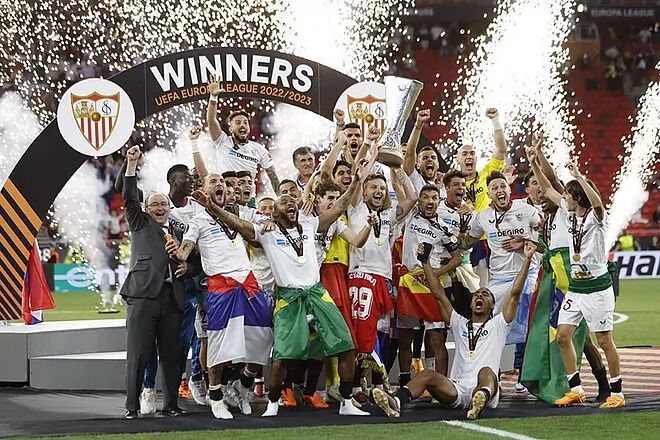 Переможець Ліги Європи виставив на трансфер всіх футболістів: що сталося