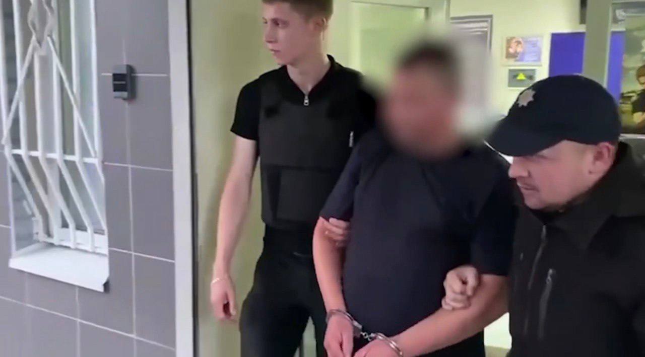 На Київщині затримали масажиста, якого підозрюють у зґвалтуванні 15-річного хлопчика. Фото та відео