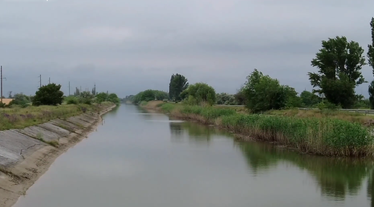 Канал мелеет, жители готовятся к дефициту воды: что происходит в Крыму после исчезновения Каховского водохранилища 