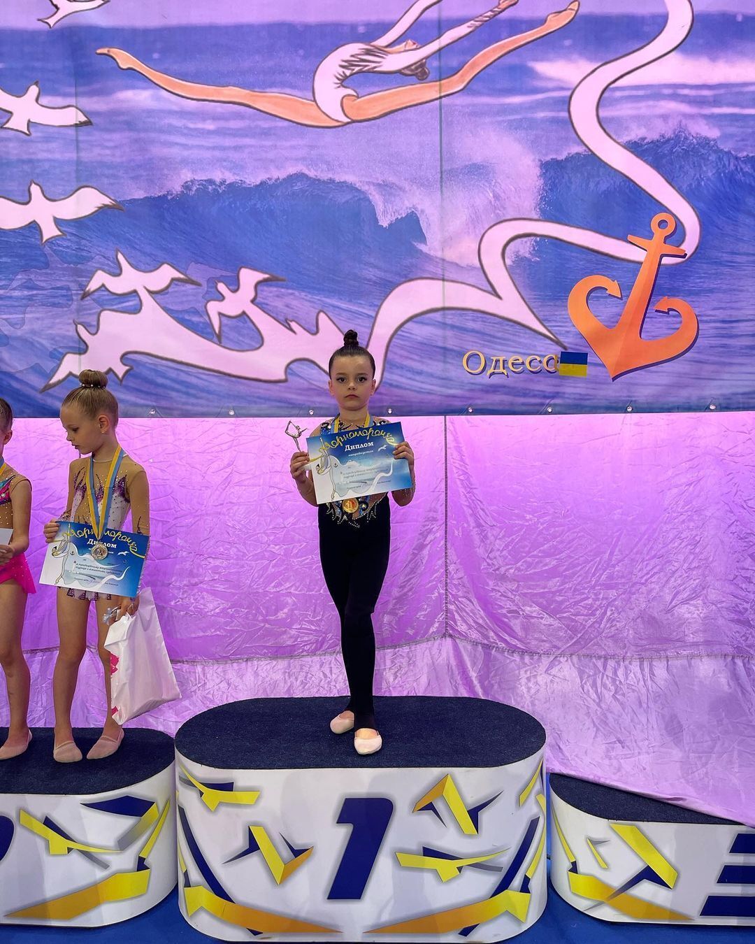 7-річна українська гімнастка, якій відірвало ногу російською ракетою, виграла перший турнір. Відео