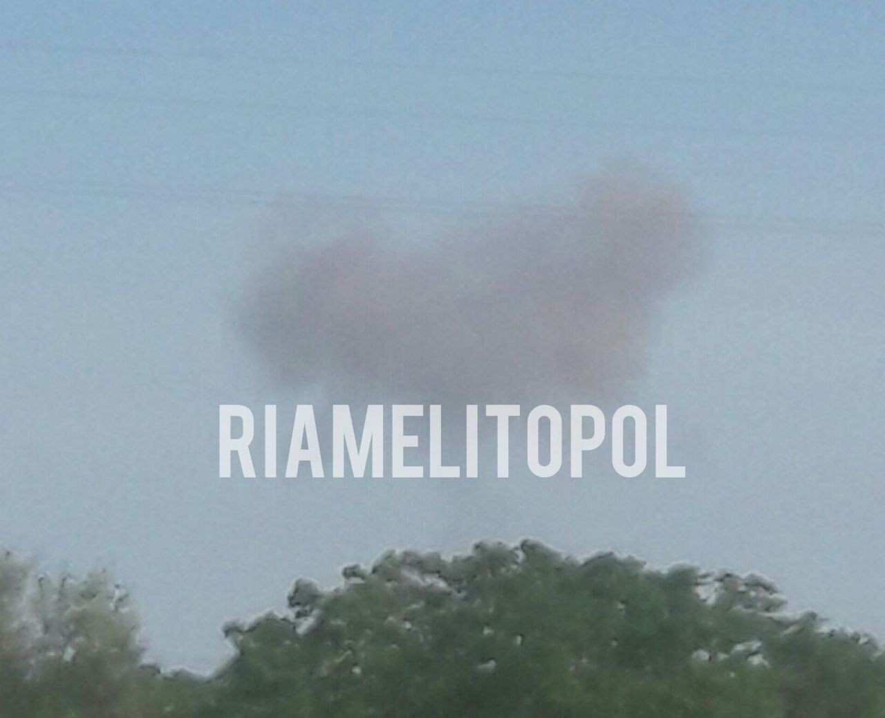 В оккупированном Мелитополе прогремел взрыв: в небо поднялся дым. Видео