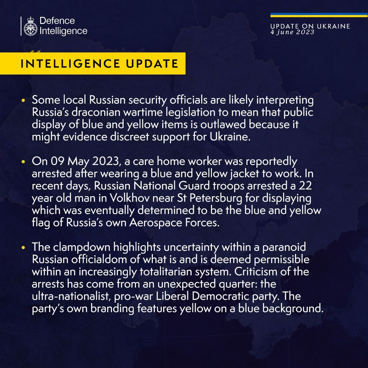 В России паранойя из-за цветов флага Украины: британская разведка указала на репрессии