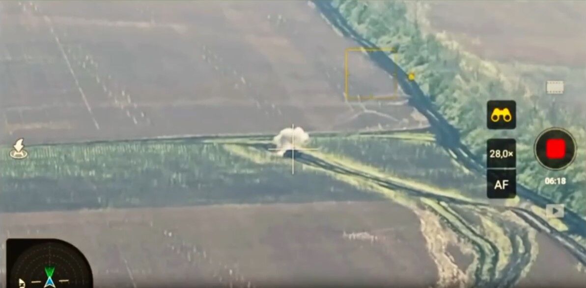 Украинские воины накрыли вражеский танк "адским" огнем. Видео