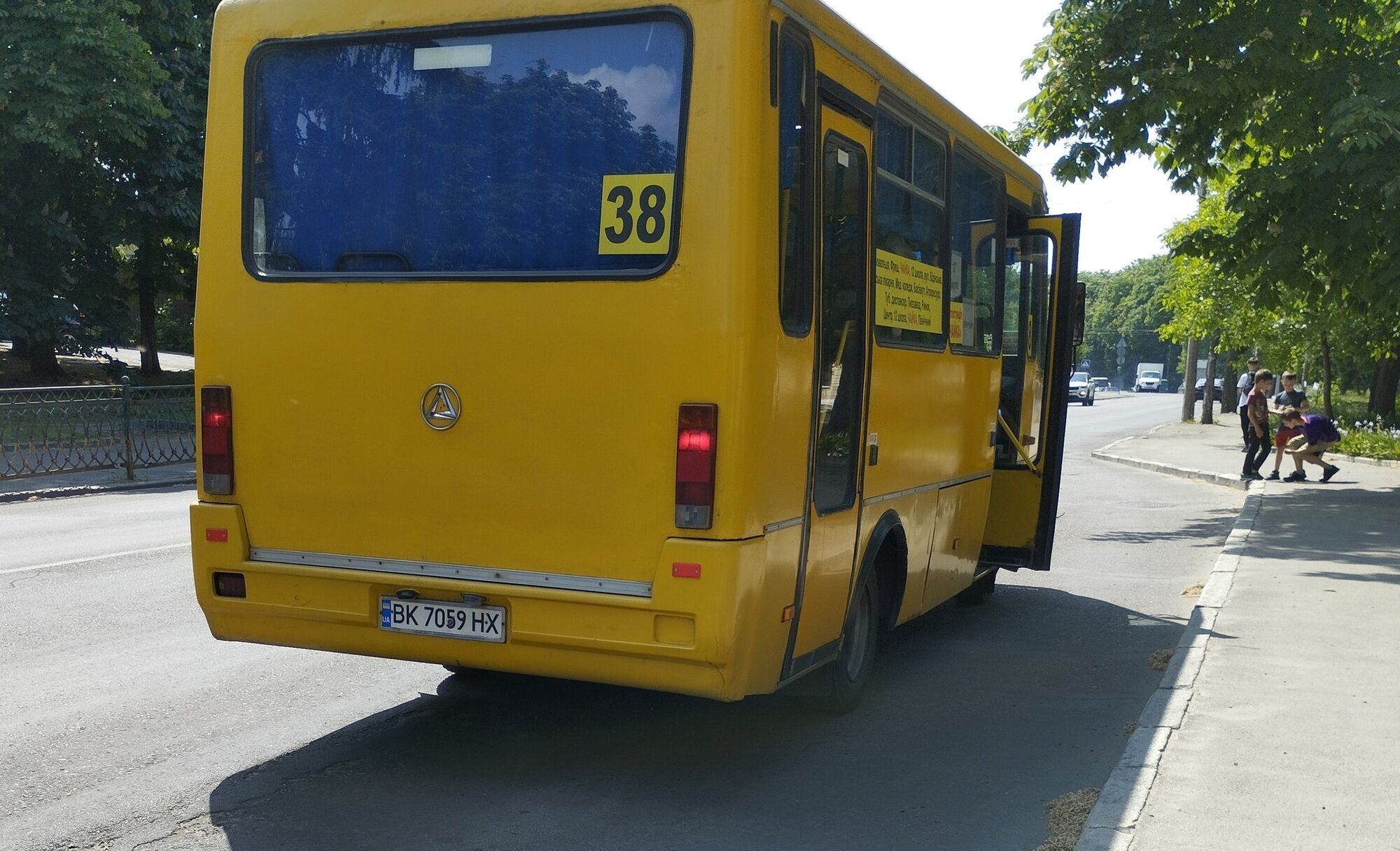 "Розвелося вас тут": у Рівному водій маршрутки зневажив матір загиблого захисника України. Фото 