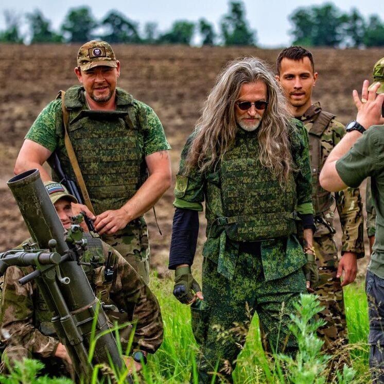 Джигурда в военной форме и бронежилете засветился на Донбассе в окружении оккупантов. Фото