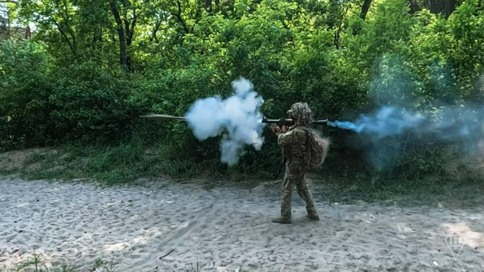 Якісна робота: у ЗСУ показали тренування десантників 46-ї бригади ДШВ. Фото
