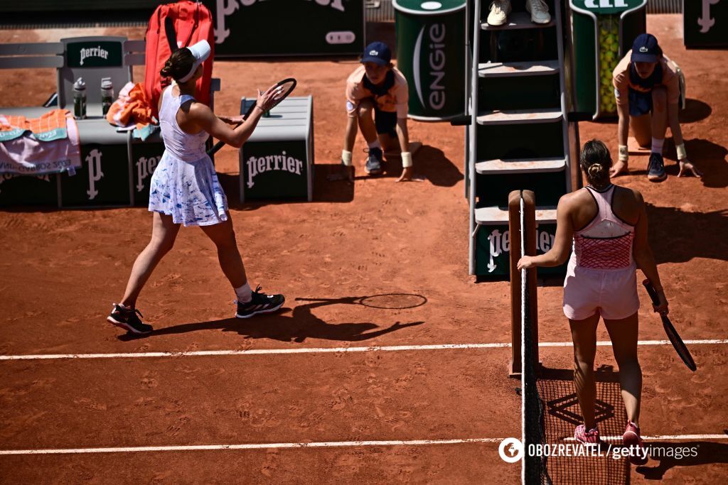 Свитолина проиграла 1-й ракетке Беларуси на Roland Garros. Украинку освистали после провокации соперницы с рукопожатием