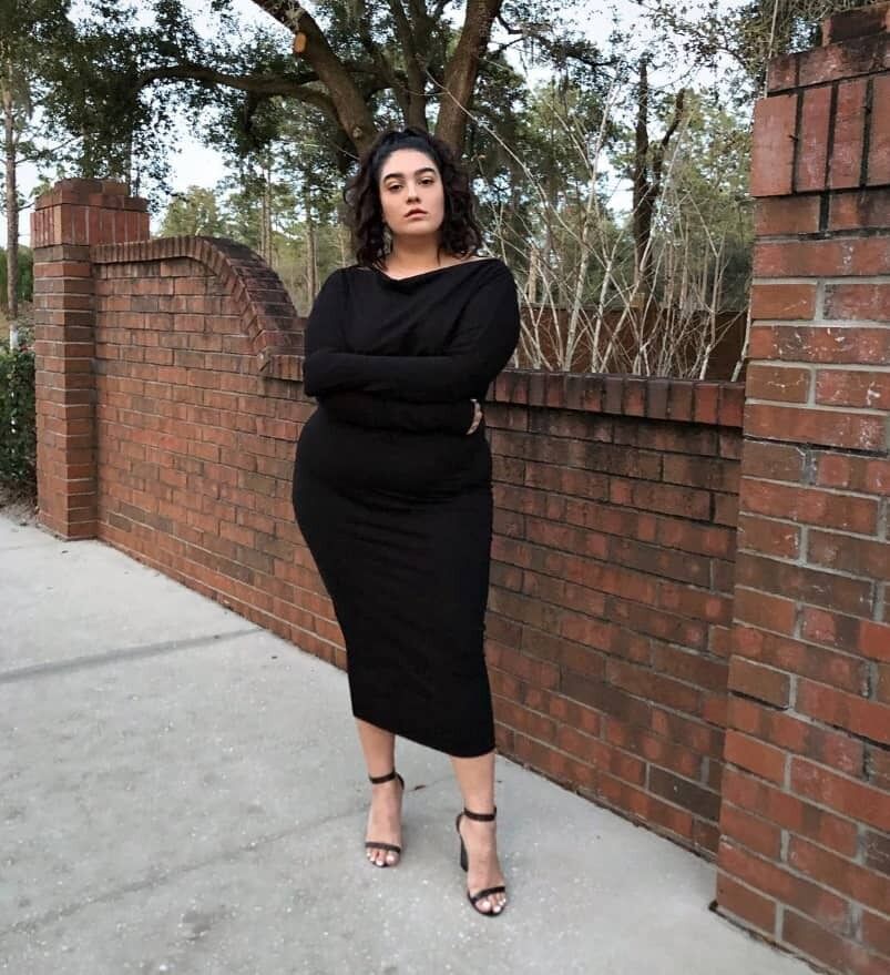 Ці п'ять речей не можна носити жінкам із типом фігури "груша": додадуть кілограмів і "вкоротять" ноги. Фото