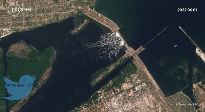 Появились спутниковые фото Каховской ГЭС до подрыва оккупантами: какие населенные пункты теперь может затопить