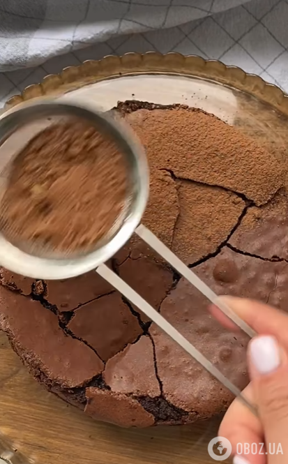 Элементарный шоколадный торт без муки: получается пышным и держит форму