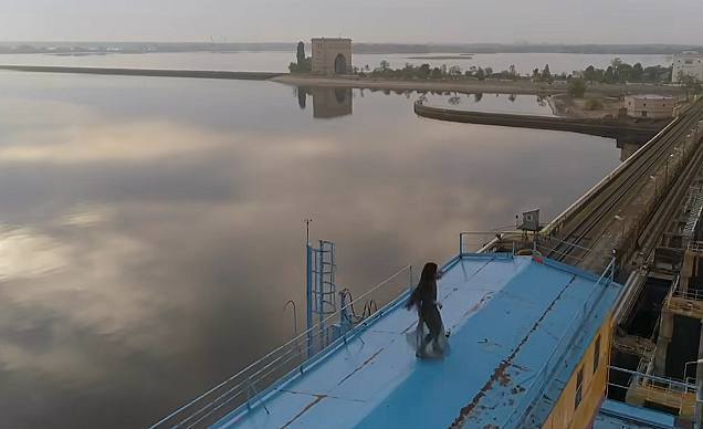 "Путин вызывает катастрофы глобального масштаба": Руслана показала архивные фото Каховской ГЭС до подрыва