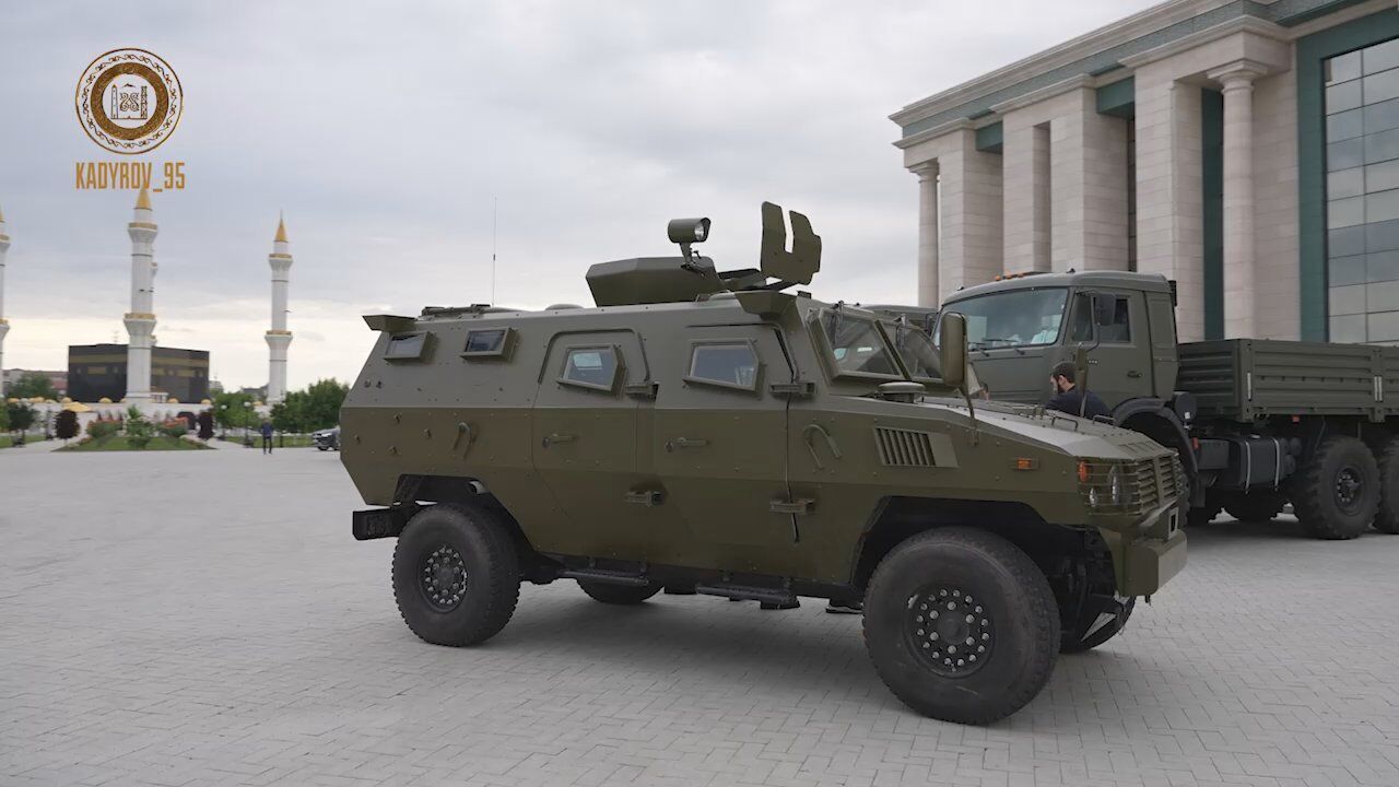 Кадыров похвастался новой техникой своих боевиков: среди нее были замечены китайские бронемашины. Фото и видео