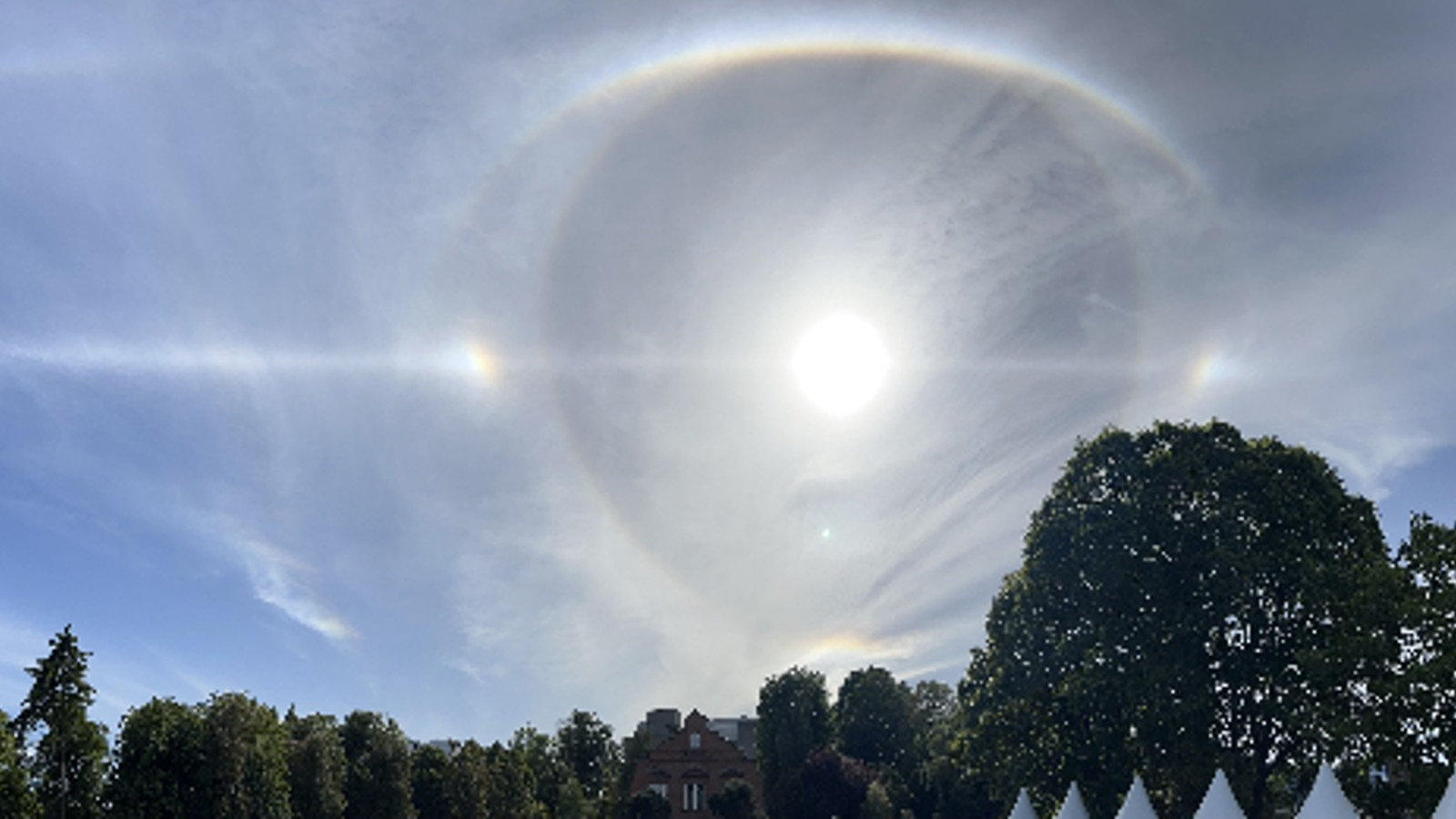 У Британії в небі з’явилося "око бога": фото унікального явища