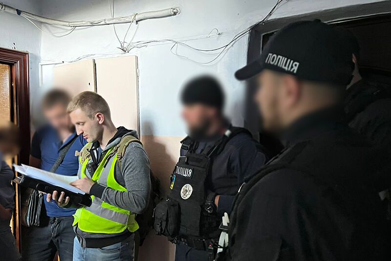 Поліцейські Києва викрили шахрая: використовуючи відео відомого фонду, "збирав" гроші на ЗСУ. Фото