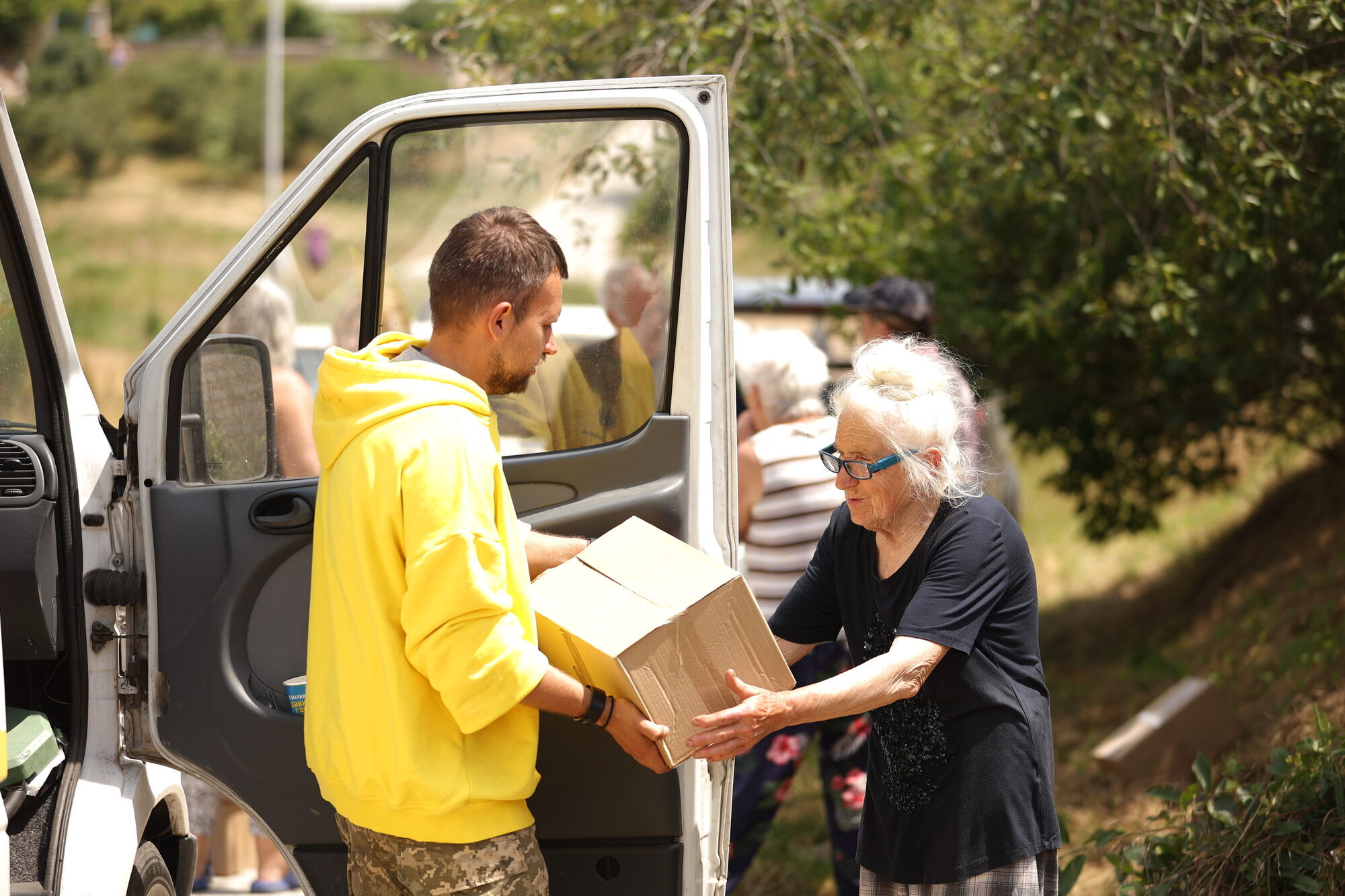 Волонтери Фонду Вадима Столара доставили на Херсонщину воду та продукти
