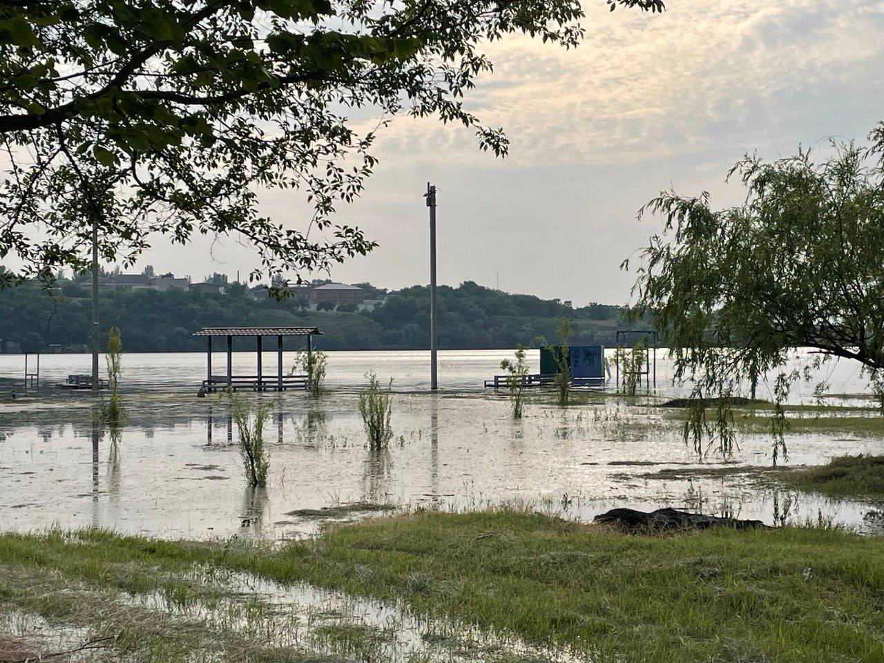 Олешки затоплены на 90%, в Голой Пристани уровень воды достигает более трех метров: люди оказались в ловушке (обновляется)