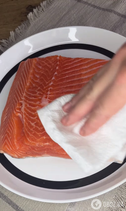 Засолена червона риба з цукром: найшвидший та найдешевший варіант приготування 