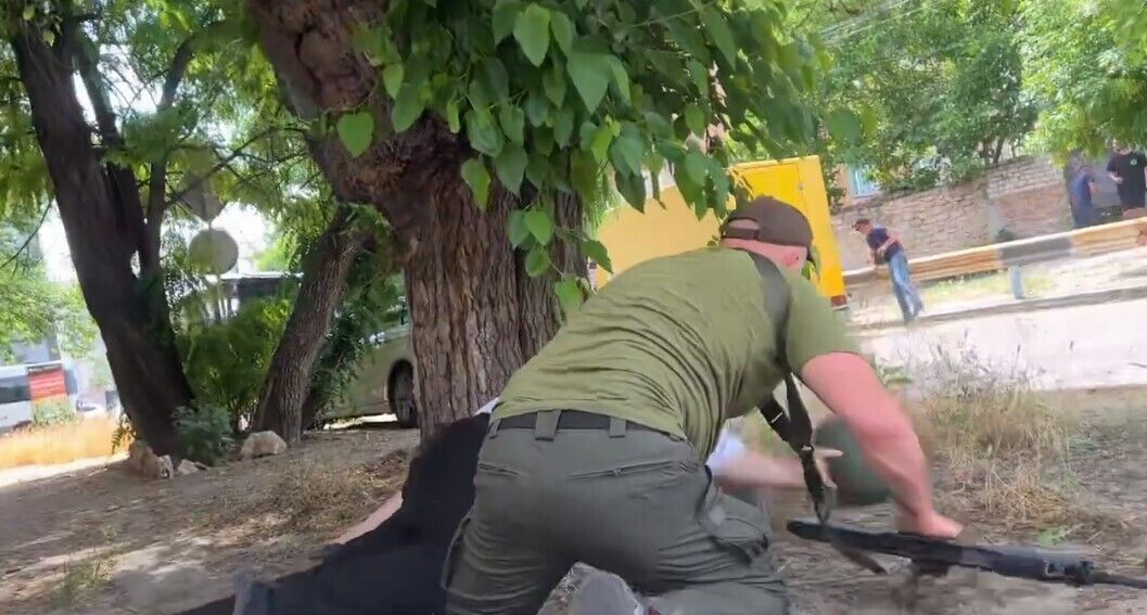 "Дивом вижили": головний рабин України потрапив під обстріл окупантів у Херсоні. Відео