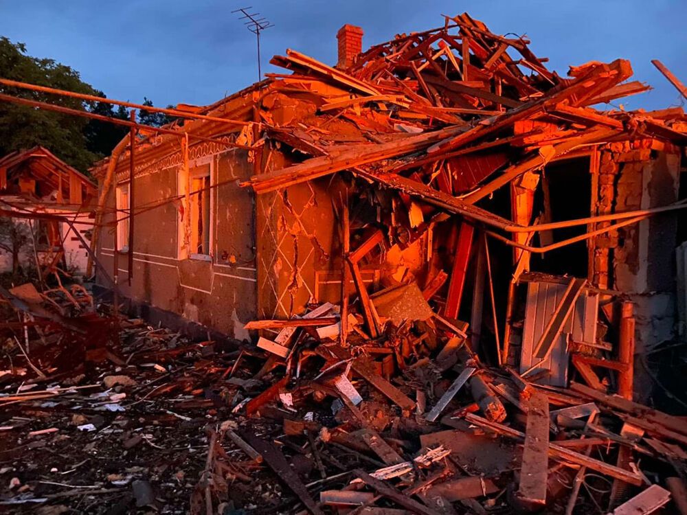 Окупанти завдали удару по житловому масиву на Житомирщині: є загиблий і поранені. Фото