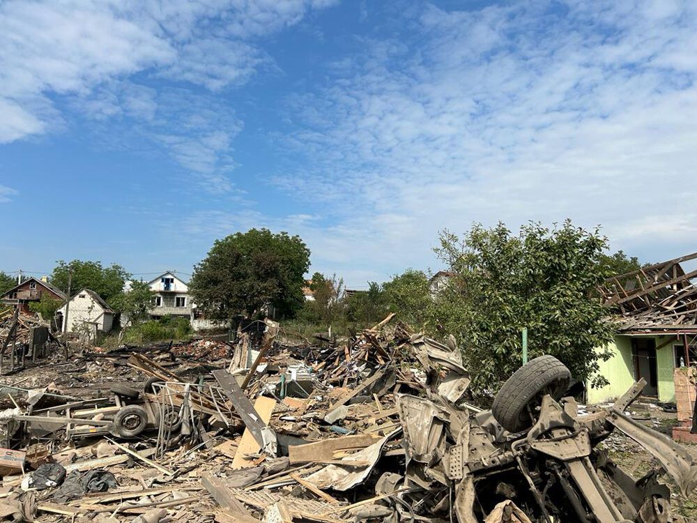 Окупанти завдали удару по житловому масиву на Житомирщині: є загиблий і поранені. Фото