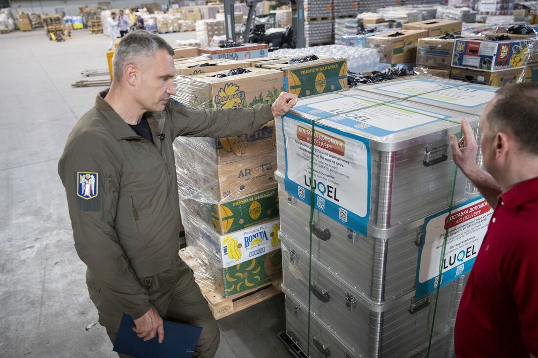 Киев отправляет еще одну партию помощи Херсону и подтопленным районам Днепропетровщины. Фото