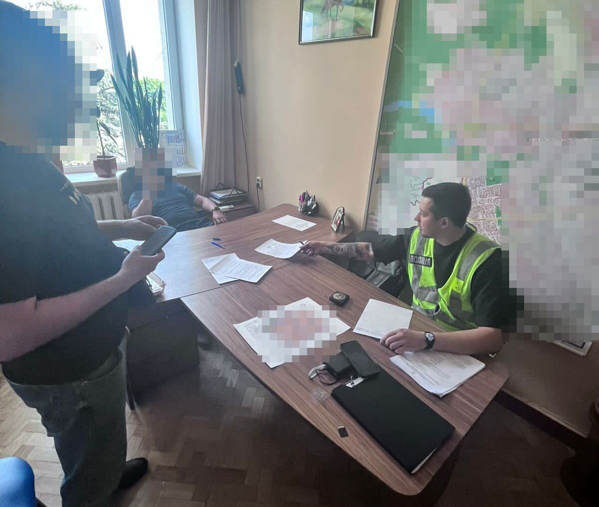 В Киеве чиновник РГА и директор фирмы "заработали" более 800 тыс. грн на ремонте укрытия. Фото