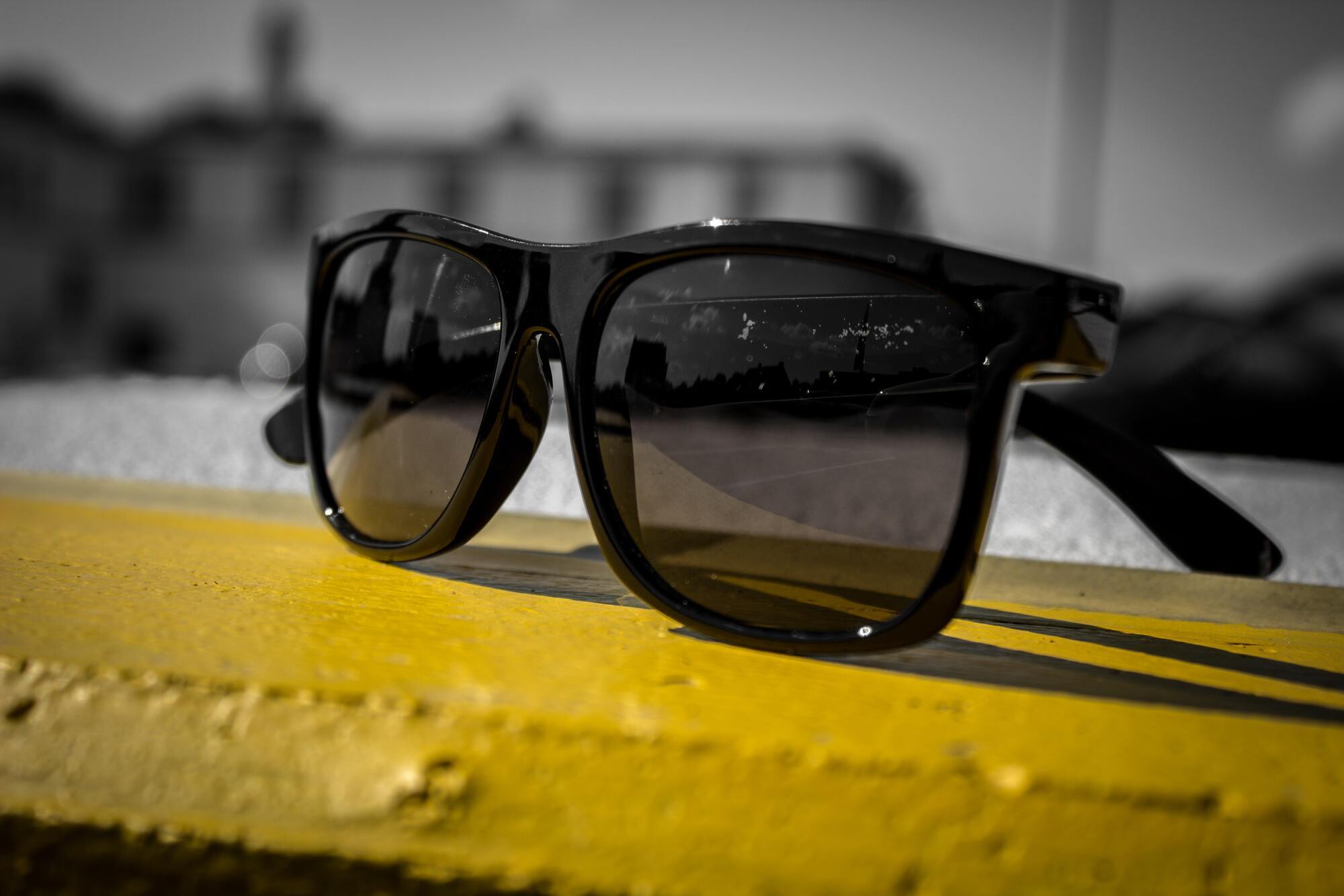 Забудьте про них! П'ять моделей сонцезахисних окулярів, які давно вийшли із моди. Фото