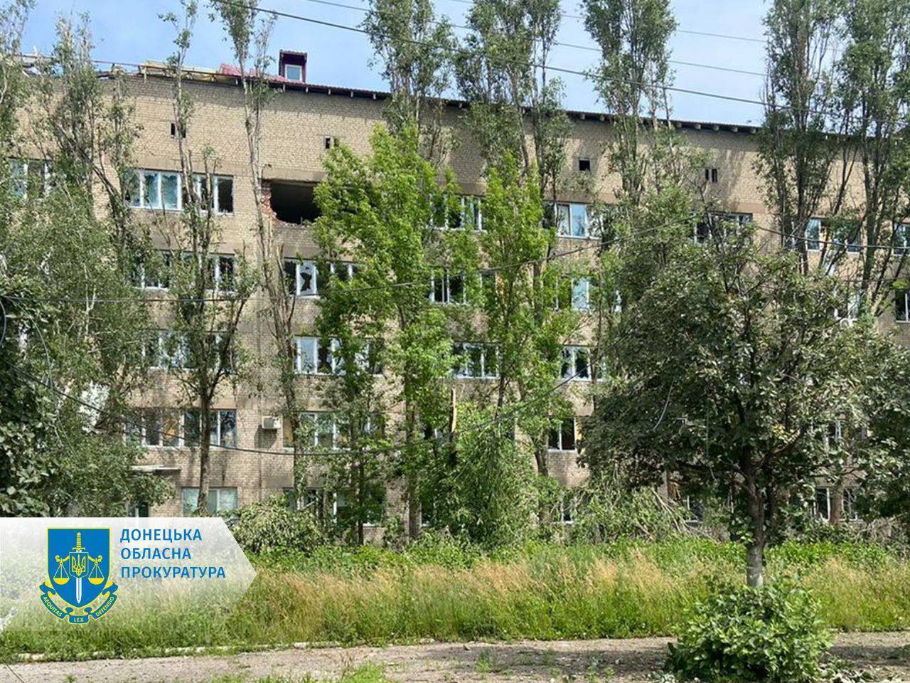 На Донетчине войска РФ за сутки ранили шесть человек: повреждены дома и медучреждения. Фото