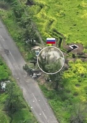 Точно в ціль: українські захисники за допомогою дрона знищили ворожий бліндаж разом з окупантами. Відео