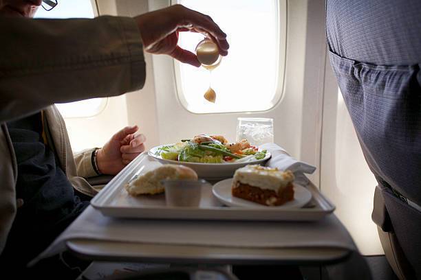 Почему в самолете нельзя пить кофе и чай: "секрет" бортпроводников неприятно удивит многих